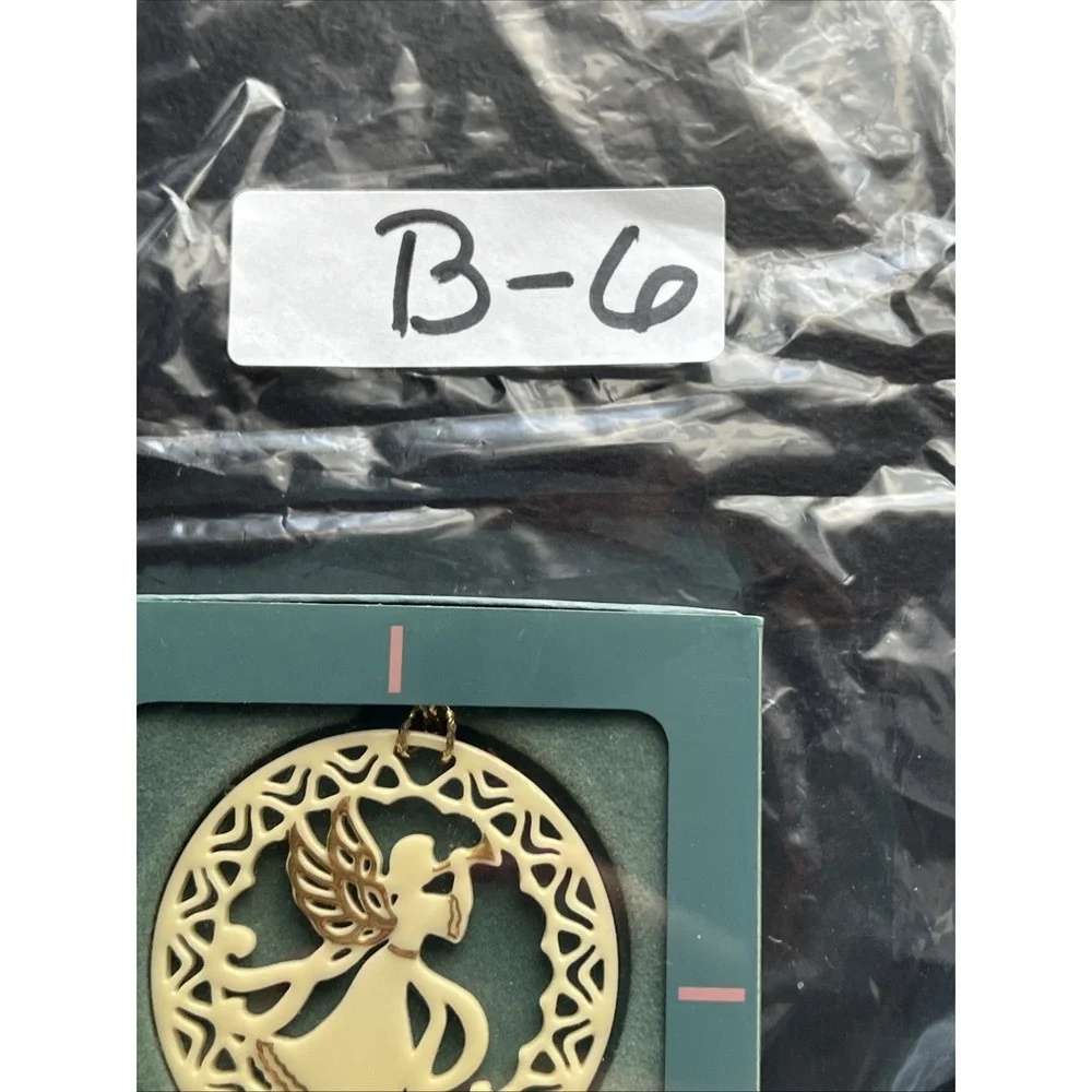 Vintage 1996 Lenox Yuletide Pierced Disc Angel Christmas Ornament Trumpet Gold‎